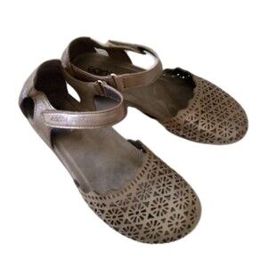 Earth Origins Women’s Metallic Bronzy Leather Sandals Adjustable Size 7.5 M